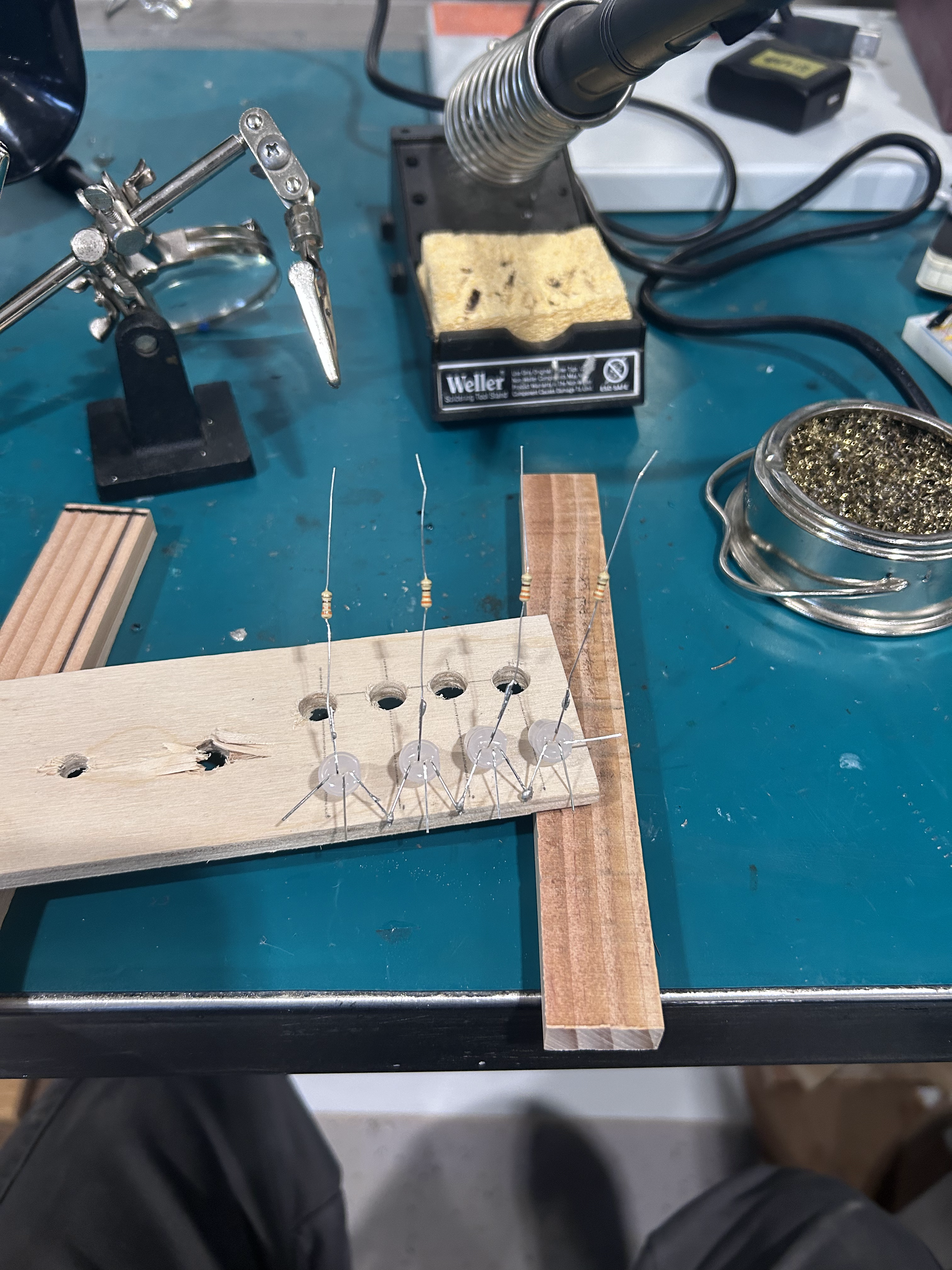 Live tracking of the B line with ESP32 and PL9823 LEDs